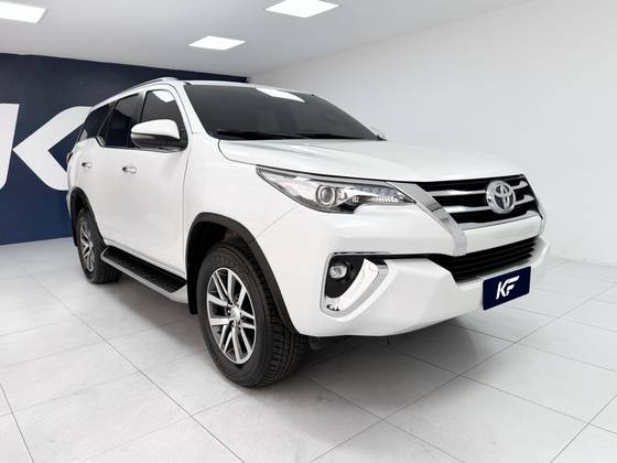 TOYOTA HILUX SW4 2.8 SRX 4X4 16V TURBO INTERCOOLER DIESEL 4P AUTOMÁTICO TOYOTA HILUX SW4 2.8 SRX 4X4 16V TURBO INTERCOOLER DIESEL 4P AUTOMÁTICO